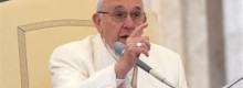 Papa Francesco maledice chi opera per la  guerra