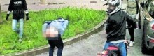 Si abbassa i pantaloni mentre passa la Google car