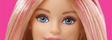 Barbie si veste con la carta igienica