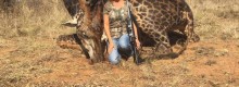 Donna Senza cuore uccide una Giraffa
