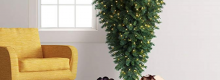 Albero di Natale al contrario per recuperare spazi