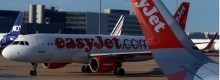 Tenta di aprire il portellone di un aereo Easyjet