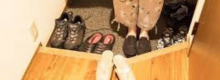 Entri in casa ma senza scarpe!
