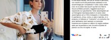 La conduttrice posa con la guaina contenitiva