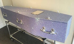 Bare glitter per un funerale in grande stile