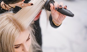Abusivi a domicilio per unghie e capelli