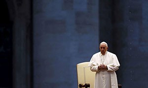 Il Papa prega per il mondo intero