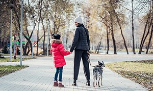 Si passeggiata genitore figlio ma solo vicino casa