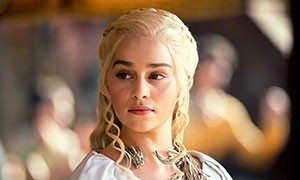 Emilia Clarke offre una cena per chi dona