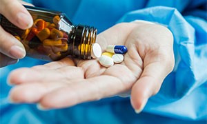 Covid-19 - Farmaci: No terapie fai da te