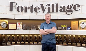 Forte Village: Musa Bazhaev dona 500.000 euro