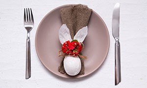 Ristoranti consegnano pranzo di Pasqua a casa