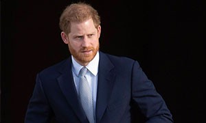 Principe Harry: addio anche al suo cognome reale
