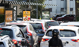Gli italiani prendono d’assalto i McDrive nella Fase 2