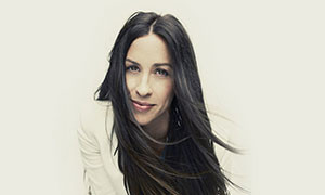 Alanis Morissette conduce un evento benefico dedicato ai musical di Broadway