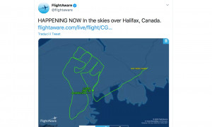 Canada: Un pilota ha reso omaggio dal cielo a George Floyd usando il suo aereo