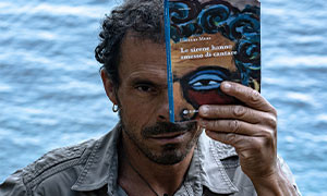 Le sirene hanno smesso di cantare: Il nuovo libro di Gaetano Mura con il mare di Sardegna