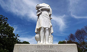 Boston: decapitata statua di Cristoforo Colombo