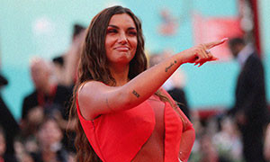Elettra Lamborghini con l'aiuto di Enzo Miccio ha scelto l'abito da  sposa