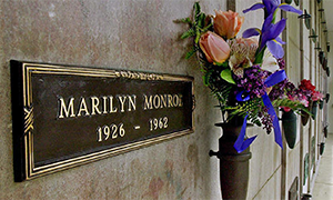 Marilyn Monroe Loculo in vendita accanto alla Venere di Platino