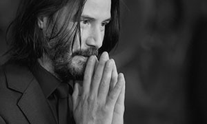 Keanu Reeves: quindici minuti con lui su zoom per raccogliere fondi