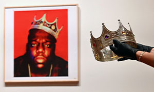 La corona di Notorious B.I.G. di plastica venduta per oltre 500mila euro