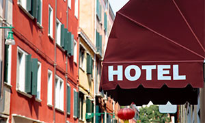 Coronavirus, crollano i prezzi degli hotel nelle città d'arte: a Venezia -22,2%