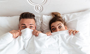 Un annuncio cerca coppie per testare materassi mentre si fa sesso