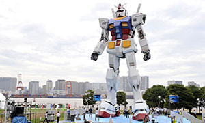 Il gigante Gundam ha mosso i suoi primi passi dai suoi 18 metri di altezza