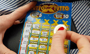 Jesi, mendicante vince 300mila euro con un Gratta e vinci