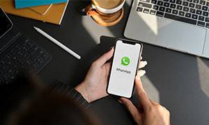 Rispondere a un messaggio WhatsApp senza toccare il telefono