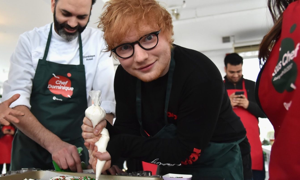 Ed Sheeran, nel suo ristorante,  offre colazione gratis ai bambini in difficolt&agrave;