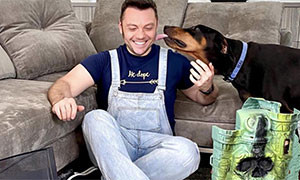 Tiziano Ferro un appello per adottare i cani