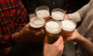 Irlanda, una birra nel pub dell&rsquo;aeroporto per aggirare il lockdown