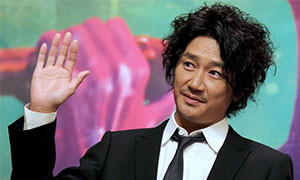 Masahiko Kondo: cantante giapponese sospeso per relazione extraconiugale