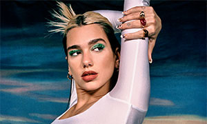 Dua Lipa: nuova versione di &quot;Future Nostalgia&quot; e in live streaming con lo show &quot;Studio 2054&quot;