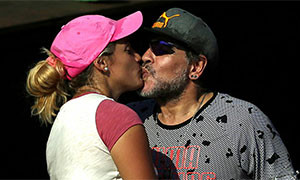 L'ultima compagna di Maradona, lasciata fuori dalla camera ardente