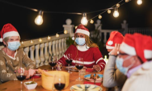 Come celebrare il Natale in sicurezza, secondo gli scienziati