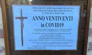 Cuneo - In chiesa il manifesto funebre per salutare il 2020