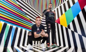 Sfera Ebbasta apre un altro colorato e sano fast food a Roma
