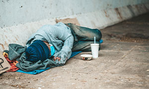 Milano, Clochard muore per il freddo: in banca aveva oltre centomila euro