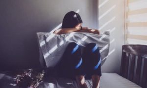 Covid: ansia e stress da isolamento i pi&ugrave; colpiti giovani e donne