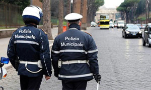Prosciolti in 73 l'odio verso i vigili tramite social non &egrave; reato