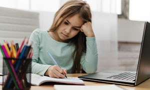 Ragazzi a scuola dopo Pasqua, anche nelle zone rosse