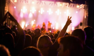 Prima la Spagna, poi l&rsquo;Inghilterra, partono i concerti senza distanziamento e mascherine