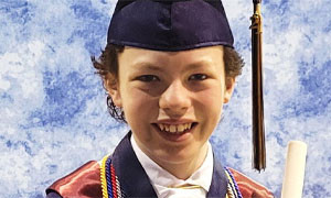 12enne americano studia quattro anni in uno, &egrave; pronto a diplomarsi