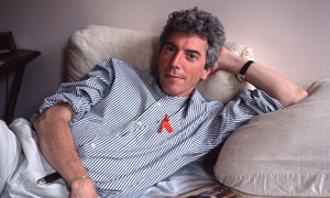 Il saluto a Patrick O&rsquo;Connell inventore del nastrino rosso contro l&rsquo;Aids