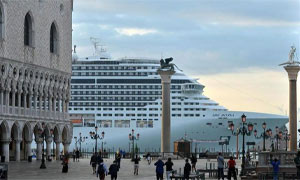 Vietato l&rsquo;ingresso delle grandi navi a Venezia