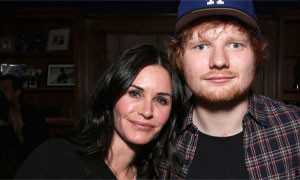 Courteney Cox ricrea il  ballo di &quot;Friends&quot; con Ed Sheeran