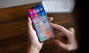 Addio carta d&rsquo;identit&agrave; e patente, ci pensa l&rsquo;iPhone